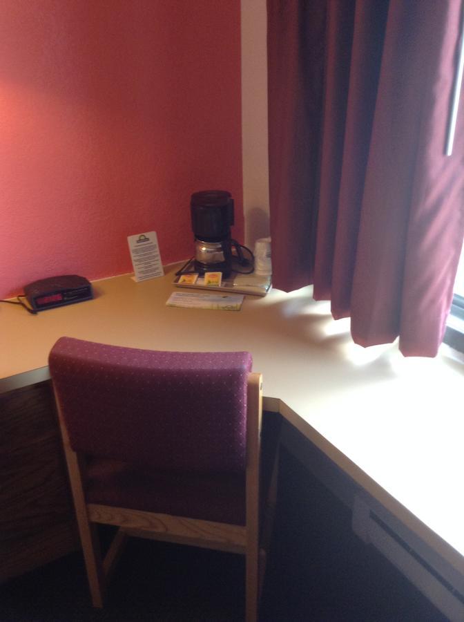 Days Inn By Wyndham Mason City Room photo